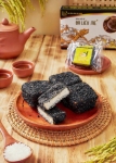 Bánh khô bột mì mè đen