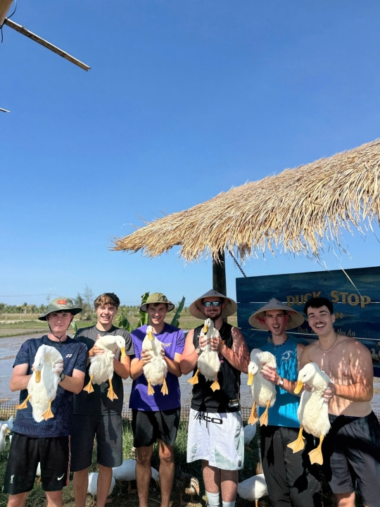 Trải nghiệm Duck Stop Hội An