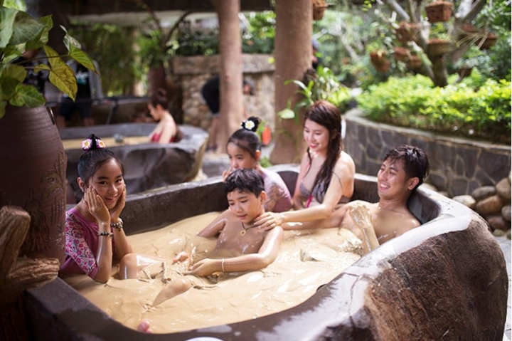 Vé Tham Quan Suối Khoáng Nóng Thần Tài